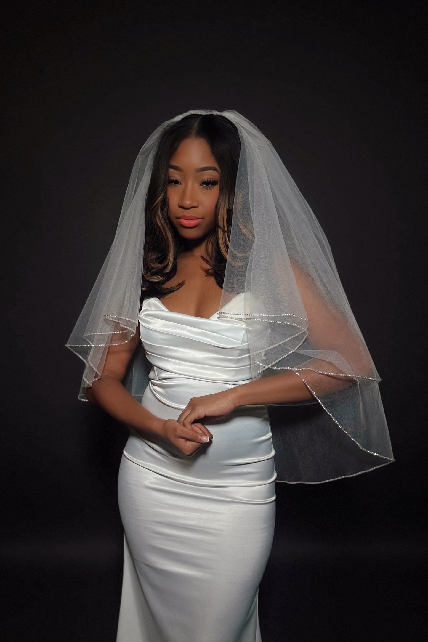 Short Wedding Veil with Luxury Crystal Trim/ Fingertip Bridal Veil with Rhinestone Trim